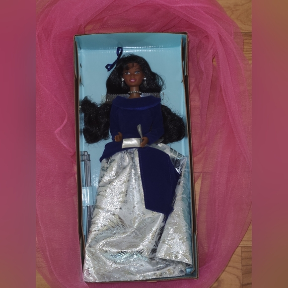 1995 Avon winter velvet barbie - Picture 3 of 3